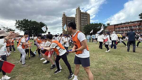 移動城堡趣味競賽（馬偕醫院企業運動會）共同發揮團隊合作精神之活動