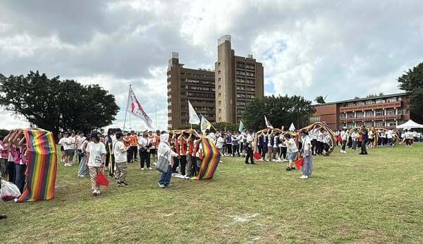 時來運轉趣味競賽（一次十組同時進行）就是如此壯觀