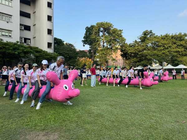 全台最專業與安全之毛毛蟲.陸上行舟趣味競賽(高雄女中校慶活動) 全台最專業與安全之毛毛蟲.陸上行舟趣味競賽(高雄女中校慶活動)