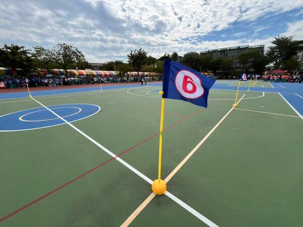 毛毛蟲趣味競賽全台最專業與安全場地佈置:客製化數字旗幟 毛毛蟲趣味競賽全台最專業與安全場地佈置:客製化數字旗幟