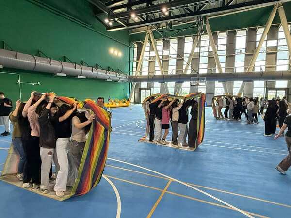 時來運轉趣味競賽:六人共同進行可發揮團隊合作精神之競賽 時來運轉趣味競賽:六人共同進行可發揮團隊合作精神之競賽