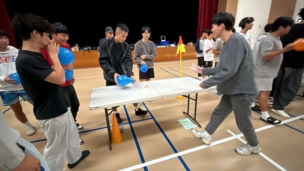 競賽臉紅氣喘團康遊戲：由熊彥棋老師（領隊）提供學生體驗