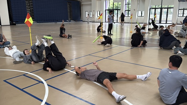 仰天長笑團康遊戲(熊彥棋老師提供台南應用科技大學運休系學生體驗) 仰天長笑團康遊戲(熊彥棋老師提供台南應用科技大學運休系學生體驗)