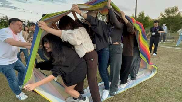 時來運轉趣味競賽：六人共同進行可發揮團隊合作精神之競賽