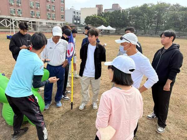 賽前與學校老師及工作群做違規事項說明（這不是任何設備租借商家能做到）