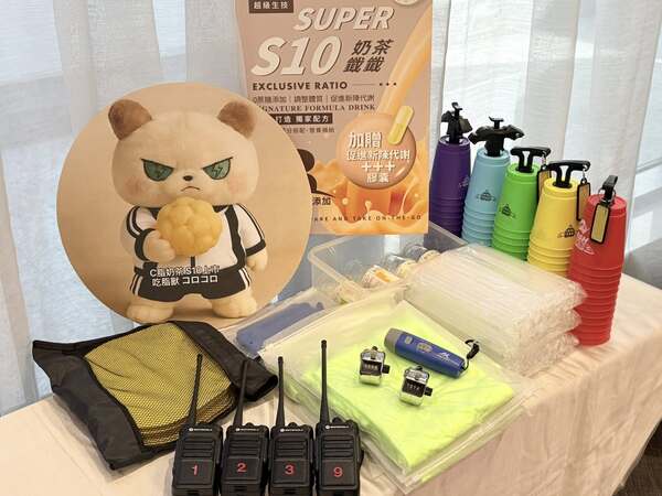 不僅提供完善設備還有對講機及搭配客戶新商品來佈置