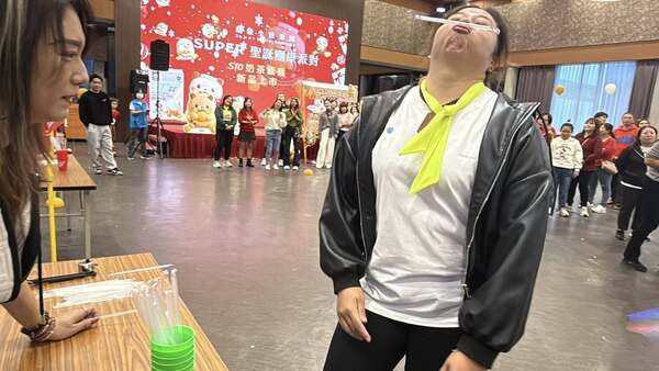 鼻塌嘴歪趣味競賽：不顧形象爭取團隊榮譽