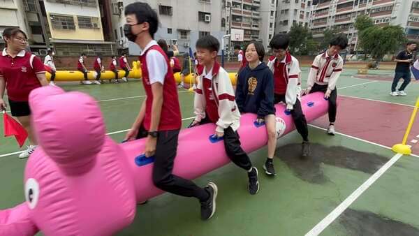 每一隻充氣毛毛蟲都是客制化安全設備更是專業保證