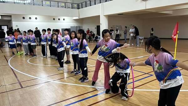 簡單的道具也能透過活動增加孩童的學習與互動(明誠小學校慶活動) 簡單的道具也能透過活動增加孩童的學習與互動(明誠小學校慶活動)