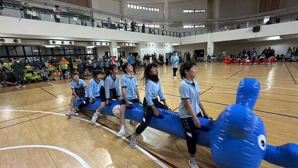 連國小孩童都喜愛的~充氣毛毛蟲趣味競賽(明誠小學校慶活動) 連國小孩童都喜愛的~充氣毛毛蟲趣味競賽(明誠小學校慶活動)