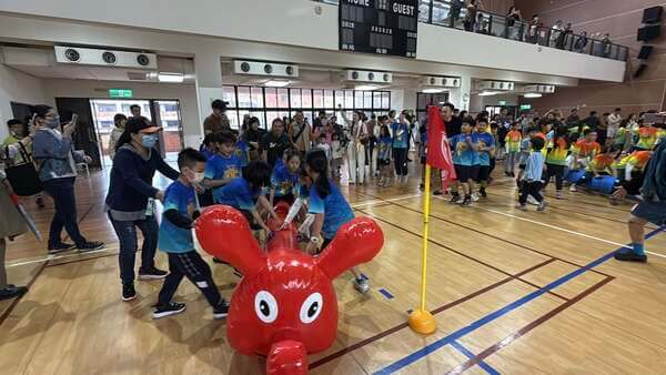 連孩童型毛毛蟲設備我們都是最安全的客制化(明誠小學校慶活動) 連孩童型毛毛蟲設備我們都是最安全的客制化(明誠小學校慶活動)