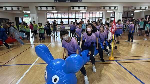 安全及專業場地是充氣毛毛蟲趣味競賽最基本條件 安全及專業場地是充氣毛毛蟲趣味競賽最基本條件