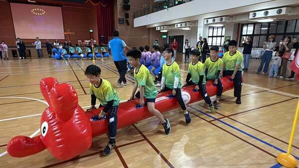 在毛毛蟲趣味競賽中我們的專業是來自於四百多場親自到場帶領服務 在毛毛蟲趣味競賽中我們的專業是來自於四百多場親自到場帶領服務