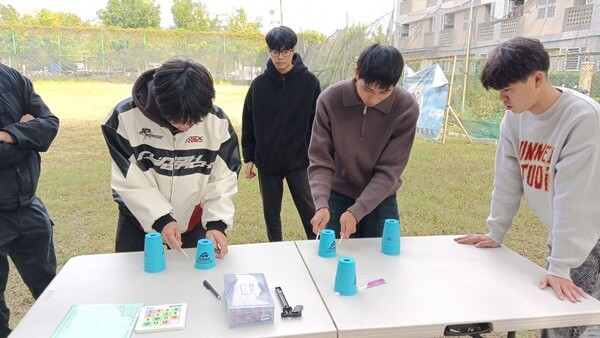 左右逢圓團康遊戲:南應大運休系學生 左右逢圓團康遊戲:南應大運休系學生