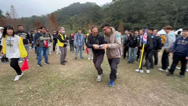 罐罐相連趣味競賽:台數科&鑫傳|尾牙活動(兩人同心協力) 罐罐相連趣味競賽:台數科&鑫傳|尾牙活動(兩人同心協力)