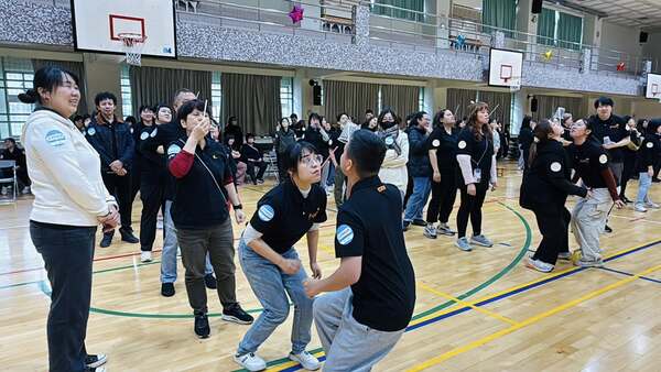 客戶年齡不同比賽方式也不同，一次八組同時比賽（伊甸基金會公司日活動）