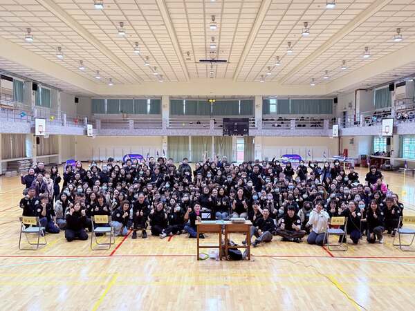 新北伊甸基金會全體人員於競賽前開心大合照