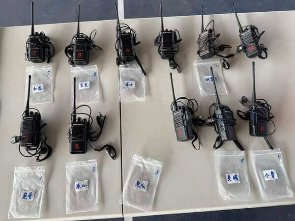 十二組對講機(熊麻吉活動團隊基本設備) 十二組對講機(熊麻吉活動團隊基本設備)