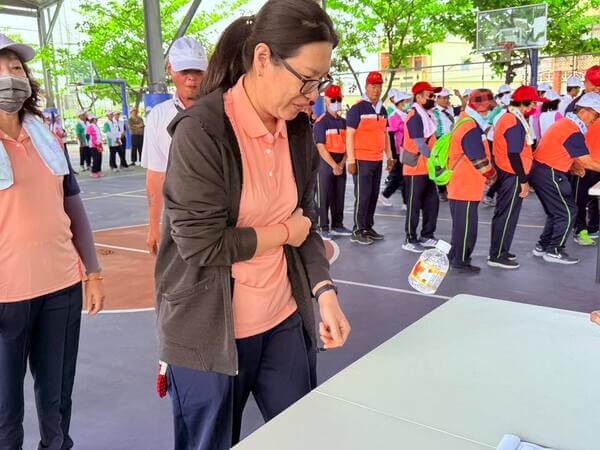 屹立不搖團康遊戲：個人手感與控制之競賽