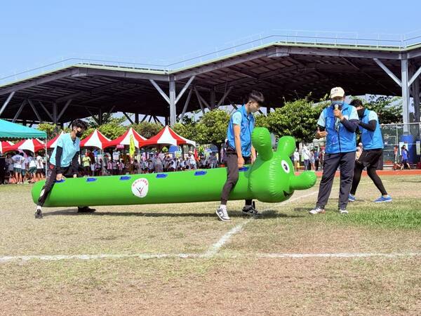 由領隊熊教練主持講解與團隊隊員親自示範本項競賽技巧