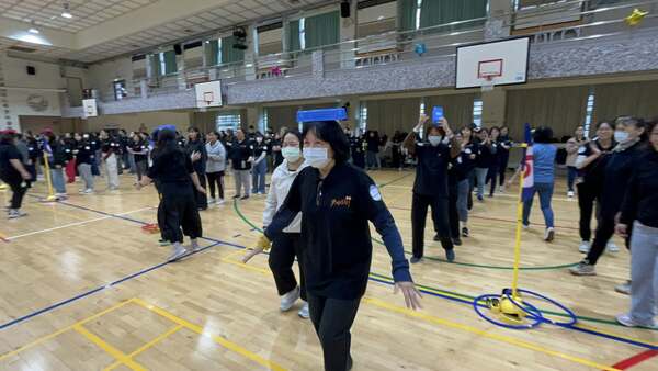 個人平衡感之遊戲：抬頭挺胸趣味競賽（新北伊甸基金會公司日）