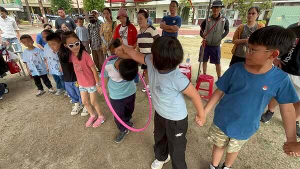 穿越時空團康活動:手牽手一起歡樂 穿越時空團康活動:手牽手一起歡樂