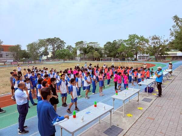 由公司負責人熊教練親自主持帶領各項競賽活動 由公司負責人熊教練親自主持帶領各項競賽活動