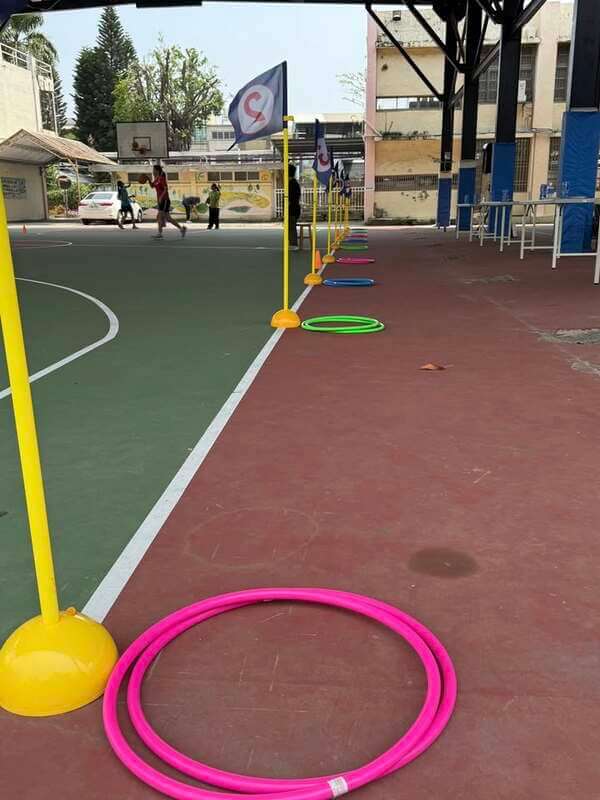 各賽道完成趣味競賽道具準備：風雨球場