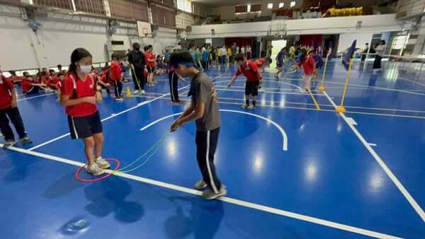 請跟我走趣味競賽：一次九個班級同時競賽