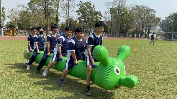 無論男女老少均喜愛的毛毛蟲趣味競賽(路竹高中校慶活動) 無論男女老少均喜愛的毛毛蟲趣味競賽(路竹高中校慶活動)