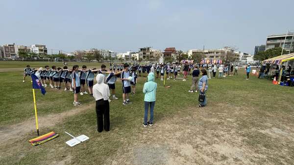一次六至七組同時競賽:翻山越嶺團康活動(東港高中校慶活動) 一次六至七組同時競賽:翻山越嶺團康活動(東港高中校慶活動)
