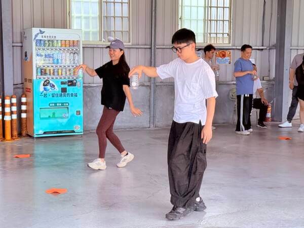 訓練個人手巧之遊戲：天旋地轉趣味競賽（永慶不動產家庭日活動）