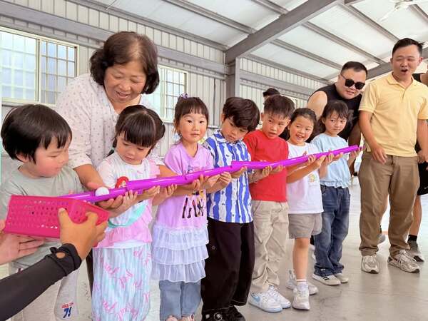 萬里長城團康遊戲：培養孩童團隊合作與高度概念（永慶不動產家庭日活動）