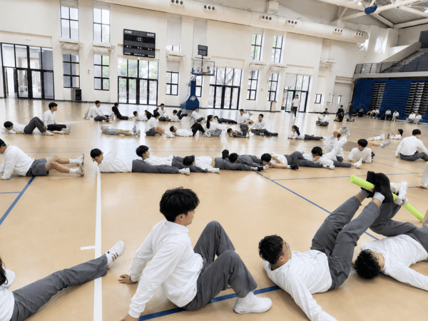 仰天長笑團康遊戲:邀力與柔軟度考驗 仰天長笑團康遊戲:邀力與柔軟度考驗