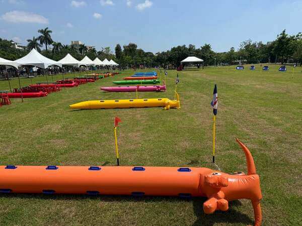 全台最盛大陸上龍舟競賽一次八隊同時進行（屏東千禧公園共123隊）