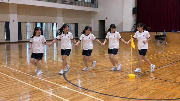 橫掃全球趣味競賽:室內場地無道具遊戲 橫掃全球趣味競賽:室內場地無道具遊戲