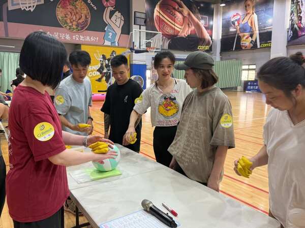 我們設備非常完善健全能提供賽前多組及多人練習:隔空取物團康遊戲 我們設備非常完善健全能提供賽前多組及多人練習:隔空取物團康遊戲