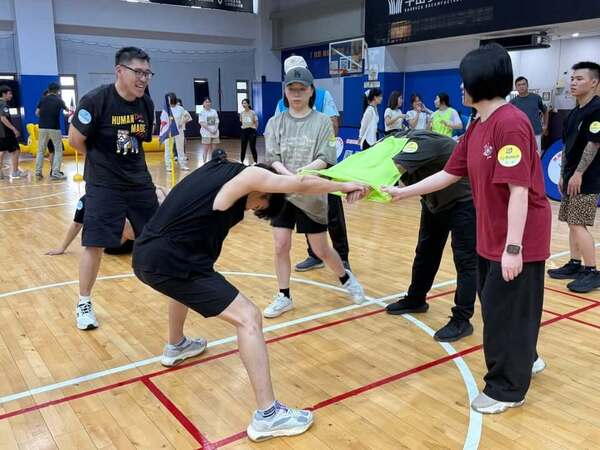 從歡樂活動中建立員工士氣與團隊合作:金蟬脫殼團康遊戲 從歡樂活動中建立員工士氣與團隊合作:金蟬脫殼團康遊戲