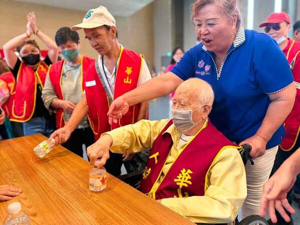 屹立不搖團康遊戲:坐在輪椅上也能進行的活動(新北區華山基金會) 屹立不搖團康遊戲:坐在輪椅上也能進行的活動(新北區華山基金會)