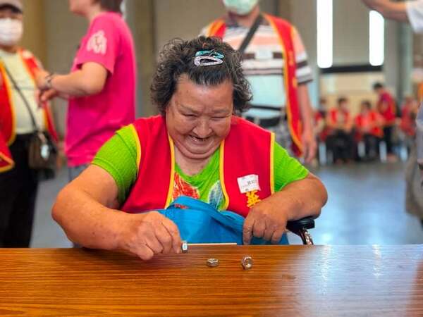 巴黎鐵塔團康遊戲:我們的多元能滿足各類族群活動(華山基金會長青族活動) 巴黎鐵塔團康遊戲:我們的多元能滿足各類族群活動(華山基金會長青族活動)
