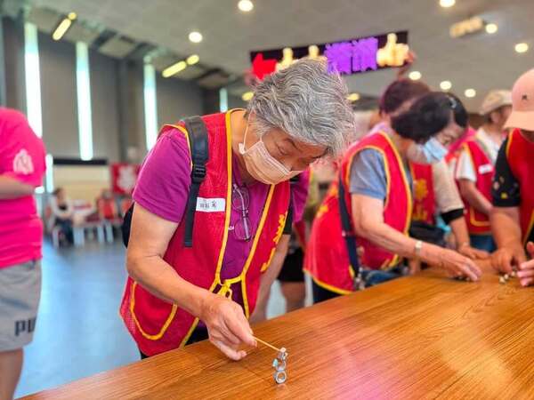 巴黎鐵塔團康遊戲:適合銀髮族之活動(華山基金會長青族活動) 巴黎鐵塔團康遊戲:適合銀髮族之活動(華山基金會長青族活動)