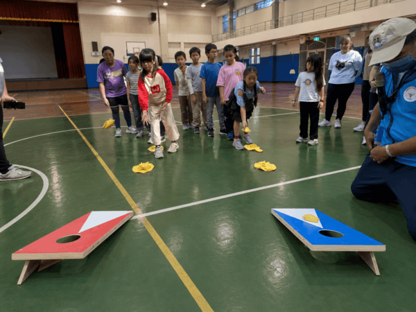 投擲高手團康遊戲:可依照年齡彈性調整距離 投擲高手團康遊戲:可依照年齡彈性調整距離
