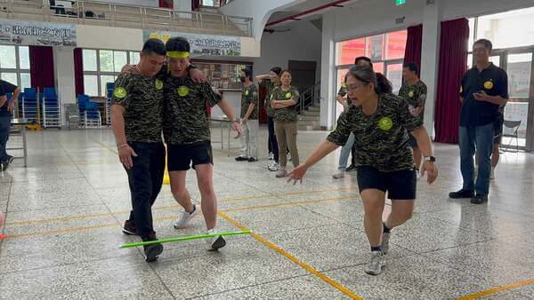 有你有我趣味競賽：建立雙人合作之活動（百德機械公司活動）