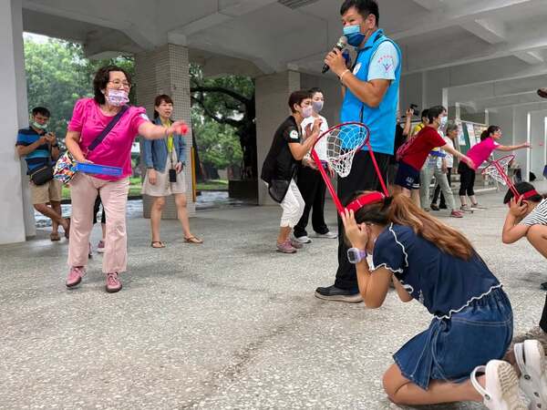 台南新樓醫院祖孫活力趣味競賽:頸上添花團康活動(可個人或團體競賽) 台南新樓醫院祖孫活力趣味競賽:頸上添花團康活動(可個人或團體競賽)