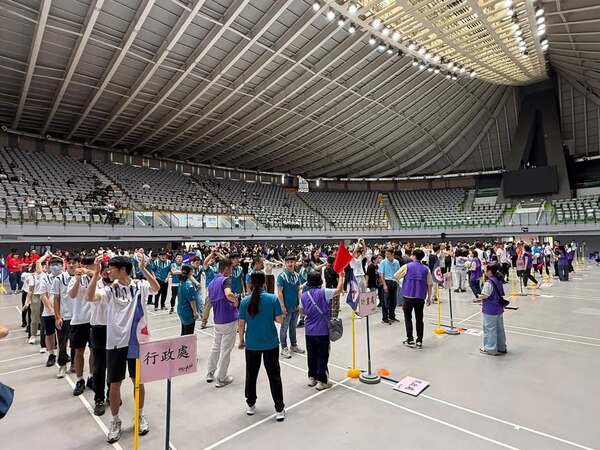 雲林縣政府趣味競賽一次十二組同時競賽:翻山越嶺團康遊戲(雲林縣體育館) 雲林縣政府趣味競賽一次十二組同時競賽:翻山越嶺團康遊戲(雲林縣體育館)