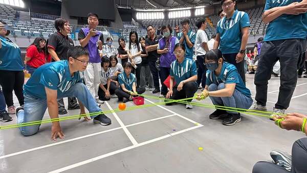 縱橫四海團康遊戲:團隊透過分工合作爭取榮譽(雲林縣政府趣味競賽) 縱橫四海團康遊戲:團隊透過分工合作爭取榮譽(雲林縣政府趣味競賽)