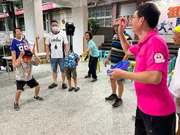 頸上添花團康活動:每一項都是親子互動遊戲(台南新樓醫院) 頸上添花團康活動:每一項都是親子互動遊戲(台南新樓醫院)