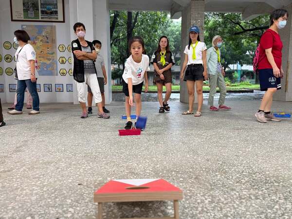 投擲高手團康遊戲:依照不同年齡調整比賽距離(台南新樓醫院) 投擲高手團康遊戲:依照不同年齡調整比賽距離(台南新樓醫院)