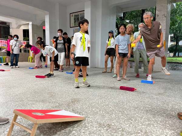 投擲高手團康遊戲:台南新樓醫院祖孫活力家庭日活動(台南復興國中) 投擲高手團康遊戲:台南新樓醫院祖孫活力家庭日活動(台南復興國中)