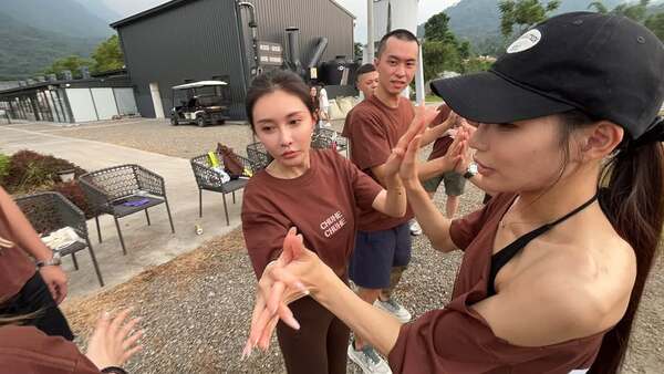 十指緊扣團康遊戲:初禾醫美診所公司日活動 十指緊扣團康遊戲:初禾醫美診所公司日活動